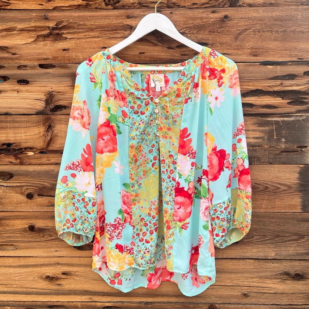 FIG AND FLOWER | Light Blue Floral 3/4 Sleeve Blouse M